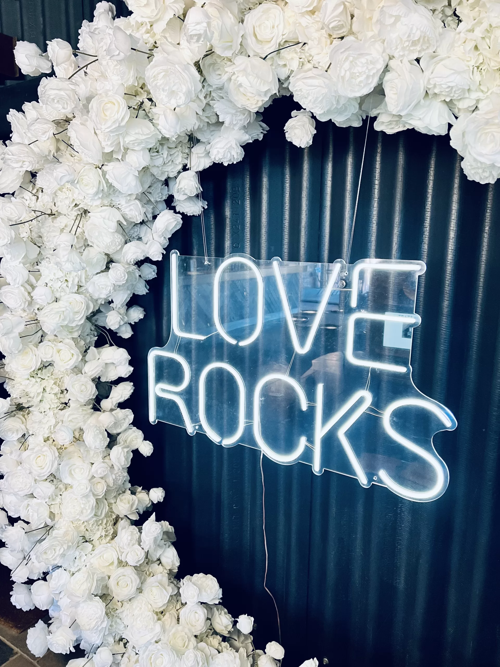 LOVE ROCKS